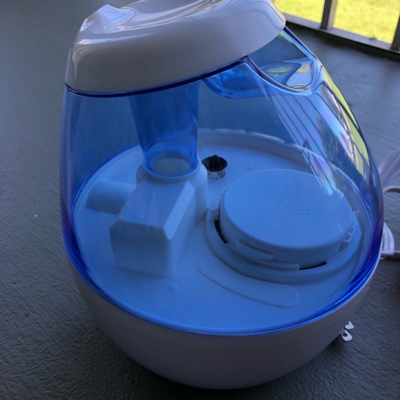 Vick’s mini filter free cool humidifier - Picture 2 of 3